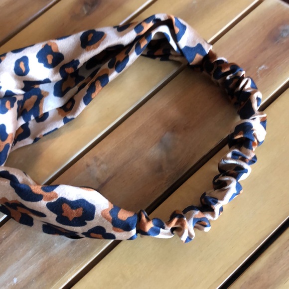 FREE WITH $25 PURCHASE-Satin Twist Front Elastic Headband-Cheetah Print - Picture 4 of 4